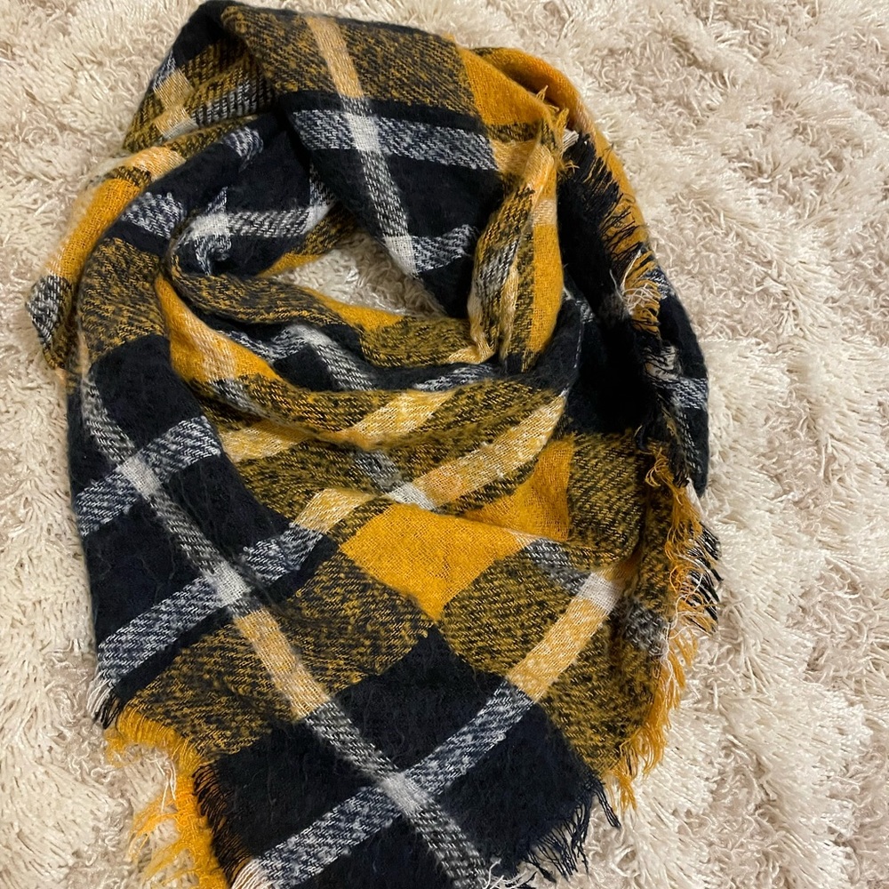 Yellow, white and navy blanket scarf